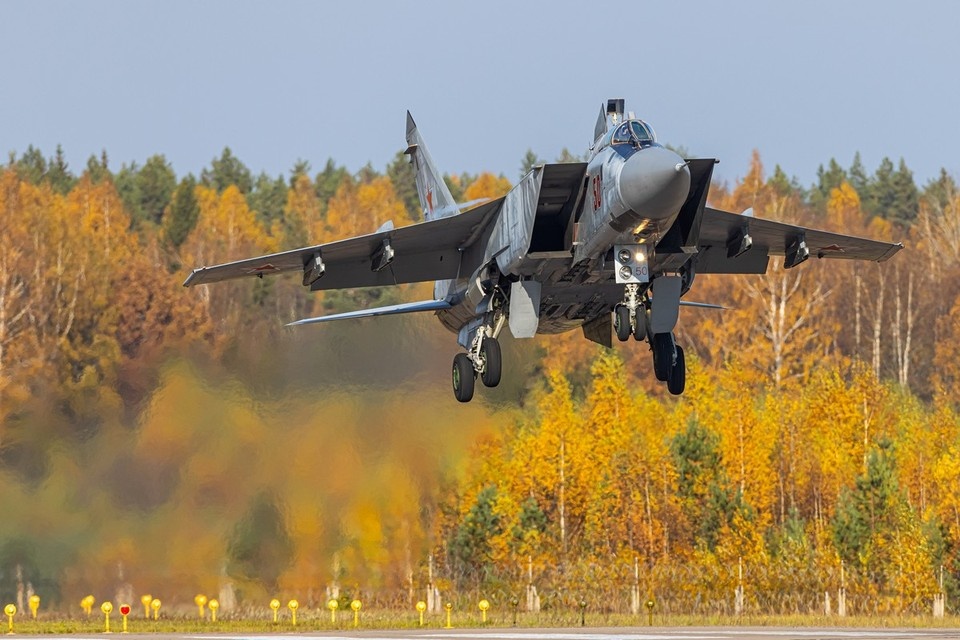    Сверхманевренные истребители Су-35с выполнили плановое патрулирование GLOBAL LOOK PRESS