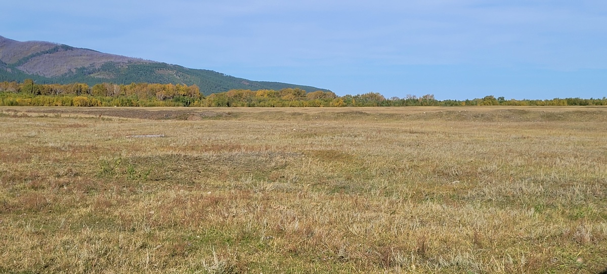 Отсыпь на береговой линии на случай разлива реки