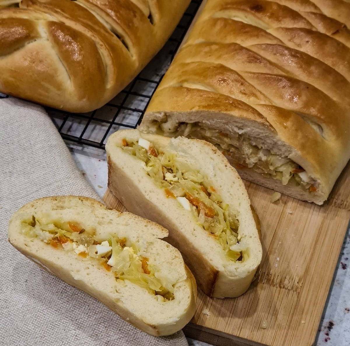 Кулебяка с капустой и яйцом