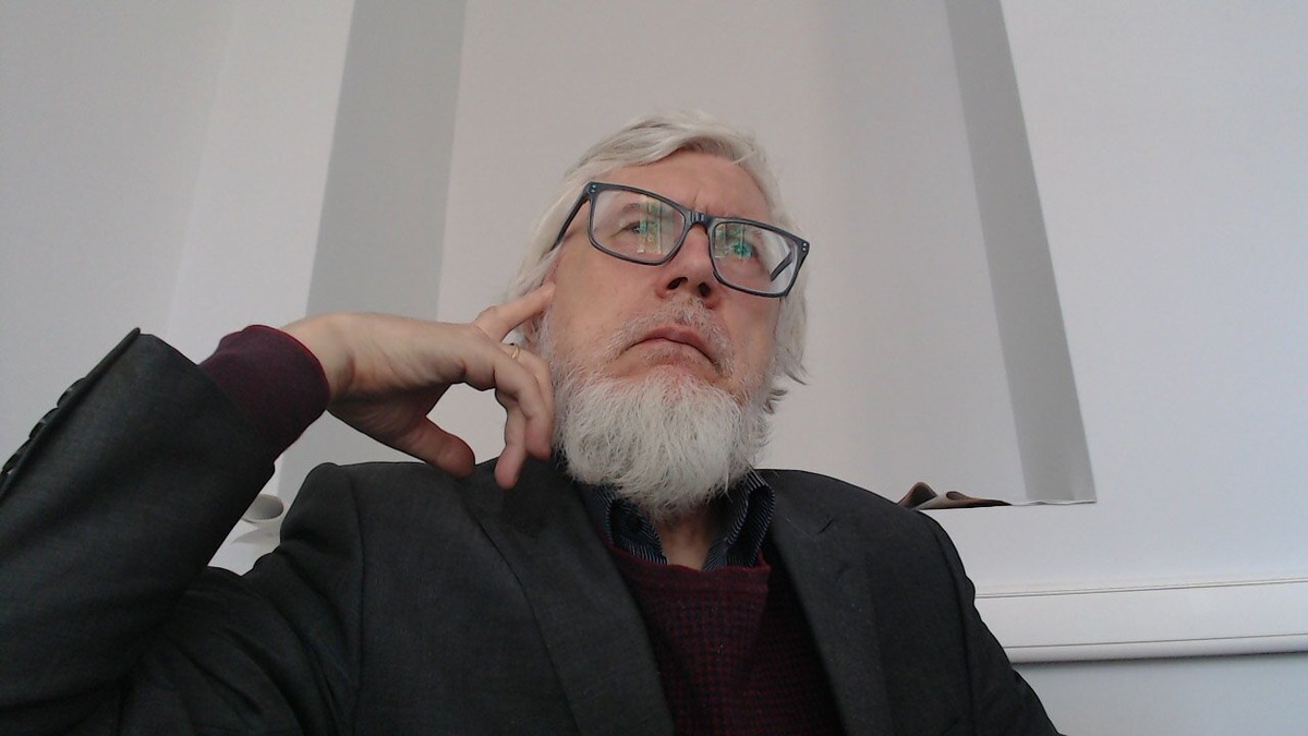Хм, Даль писал свой словарь, когда Python'а ещё не было