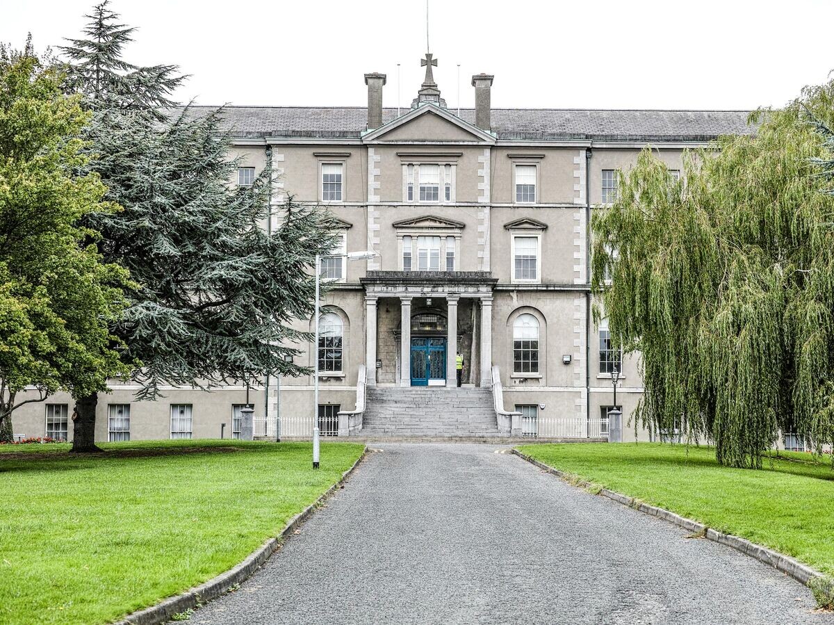    Колледж Святого Креста в Дублине CC BY-SA 2.0 / William Murphy /