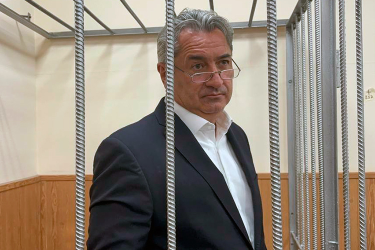    Вчера Басманный районный суд Москвы арестовал и. о. вице-премьера Башкортостана Алана Марзаева. Чиновник, которого обвиняют в получении взятки в особо крупном размере, пробудет в СИЗО до 30 ноября.   
Фото: Мария Кузьмина