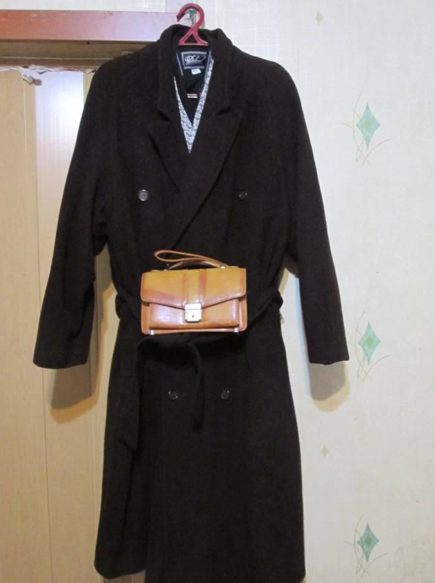    "Суровая коллекция" одежды из 90-х выставлена на продажу в Петрозаводске Авито