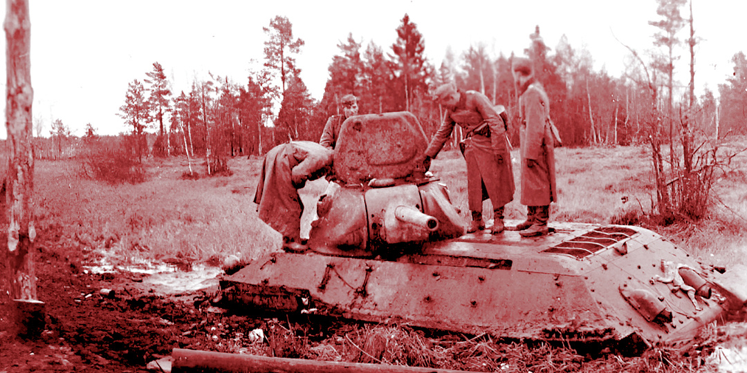 Немцы и представить не могли, что в промёрзшем Т-34 затаились танкисты. Они вытащили танк из болота и произошёл "полный швах"