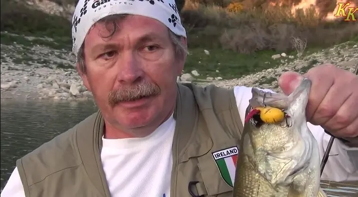 Константин с пауком на перевес треплет нервы заморскому бассу. Басс был повержен тотально...