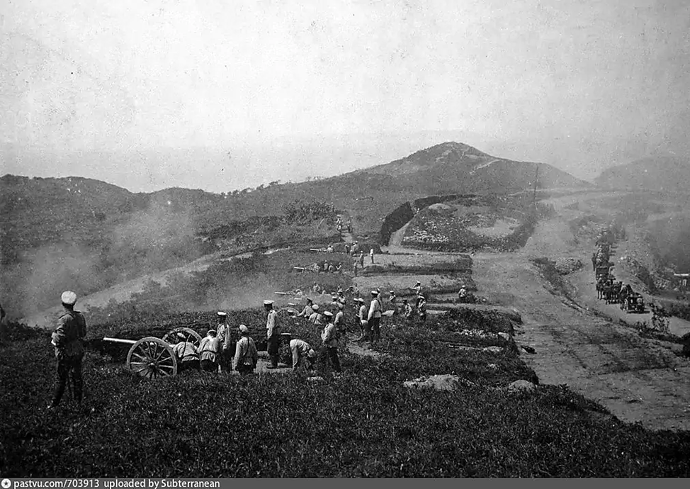 Рис. 2. Полевые учения 10-й Восточно-Сибирской стрелковой бригады в западной части острова Русский. Период создания: 1905 г.