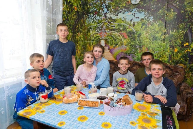 На Урале Кристина Евтушенко оформила опеку над сестрой и пятью братьями после смерти родителей