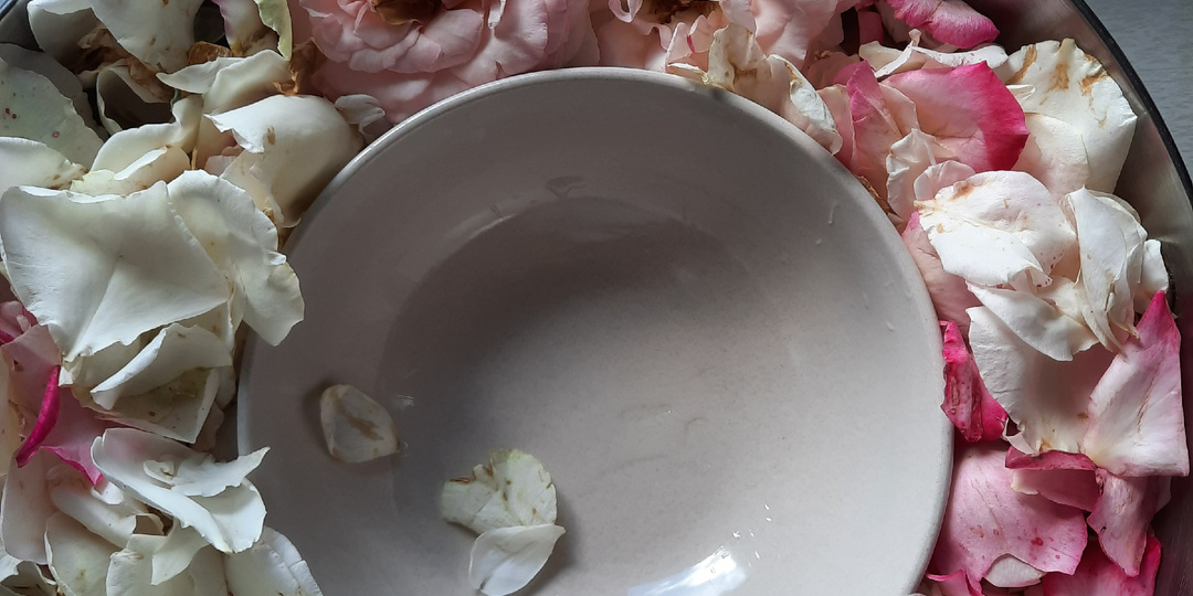 Уходовая косметика из растений в вашем саду. Делаем цветочную воду