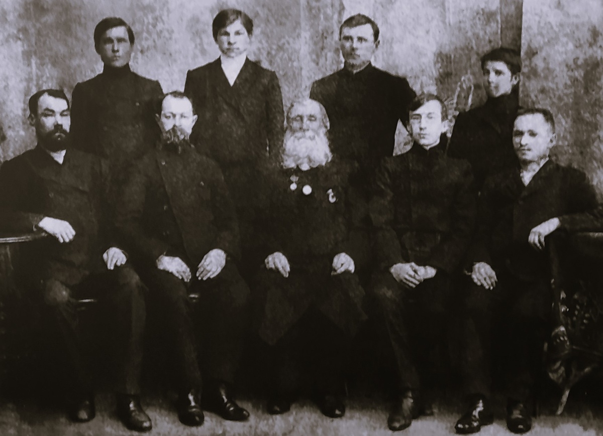 Сызранские приказчики. Фотография начала ХХ века. 