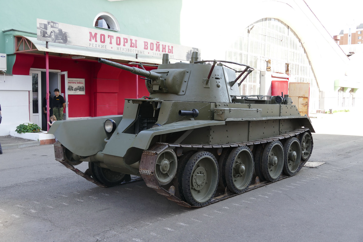 БТ-7, такие же танки массово использовались в боях у реки Халхин-Гол.