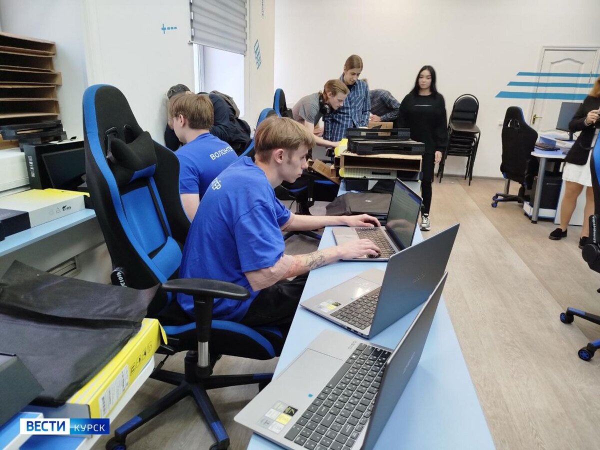    Сегодня в Курской области, в день работников среднего образования, педагоги получают подарки