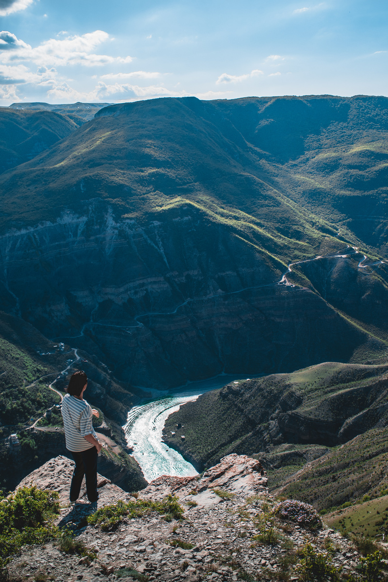 Паркуемся тут: 43.017042, 46.833642 , любуемся видами тут: 43.016745, 46.832251