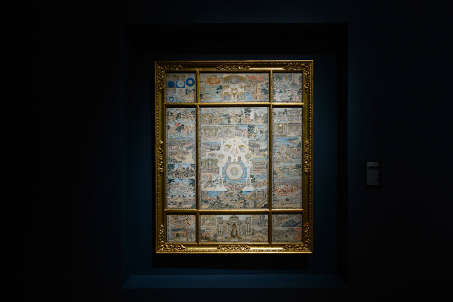 Большая акварельная картина поморского письма с изображением сцен из Ветхого и Нового завета на выставке «Россия. Дорогами цивилизаций». 2022 год