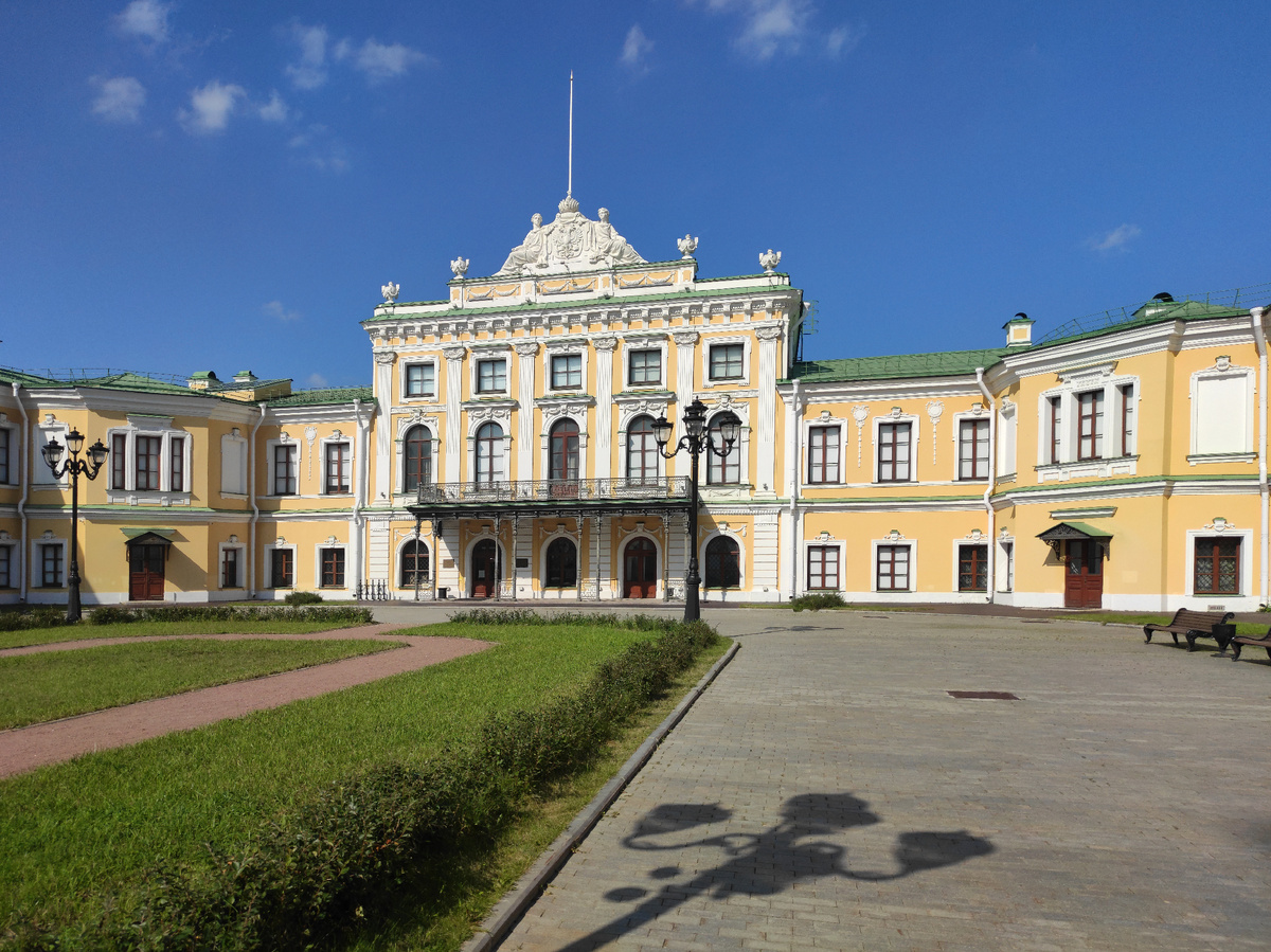 Главный корпус со стороны парадного двора. Фото автора статьи.