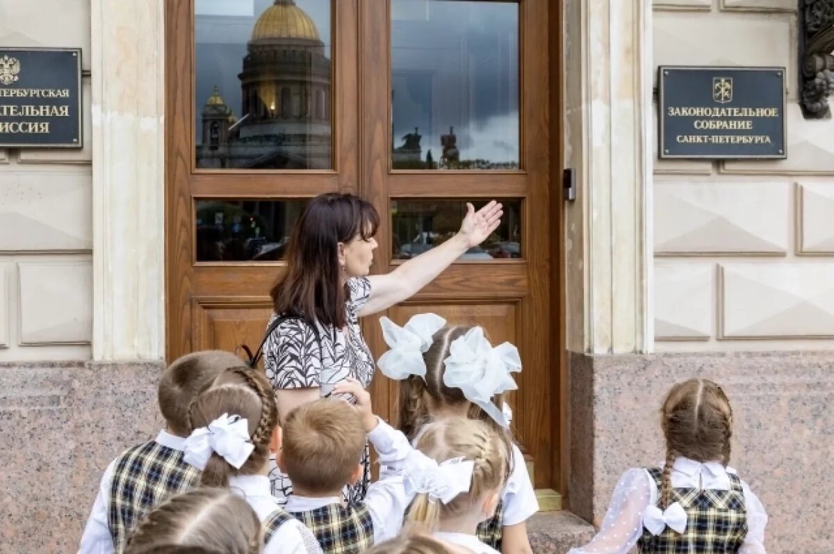    В Петербурге собираются поднять ежемесячные выплаты молодым педагогам