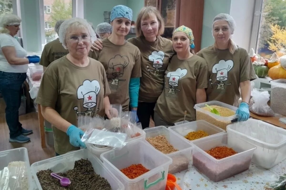    Несмотря на большой штат, рук всё равно не хватает.