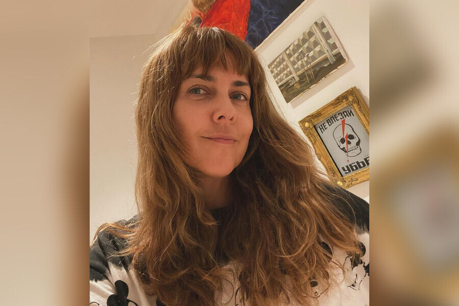 Ольга Шелест отрастила волосы и сделала челку. 