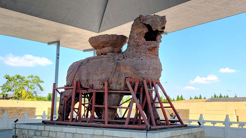 Точная масса шедевра неизвестна. В разных источниках указывается вес от 40 до 50 тонн