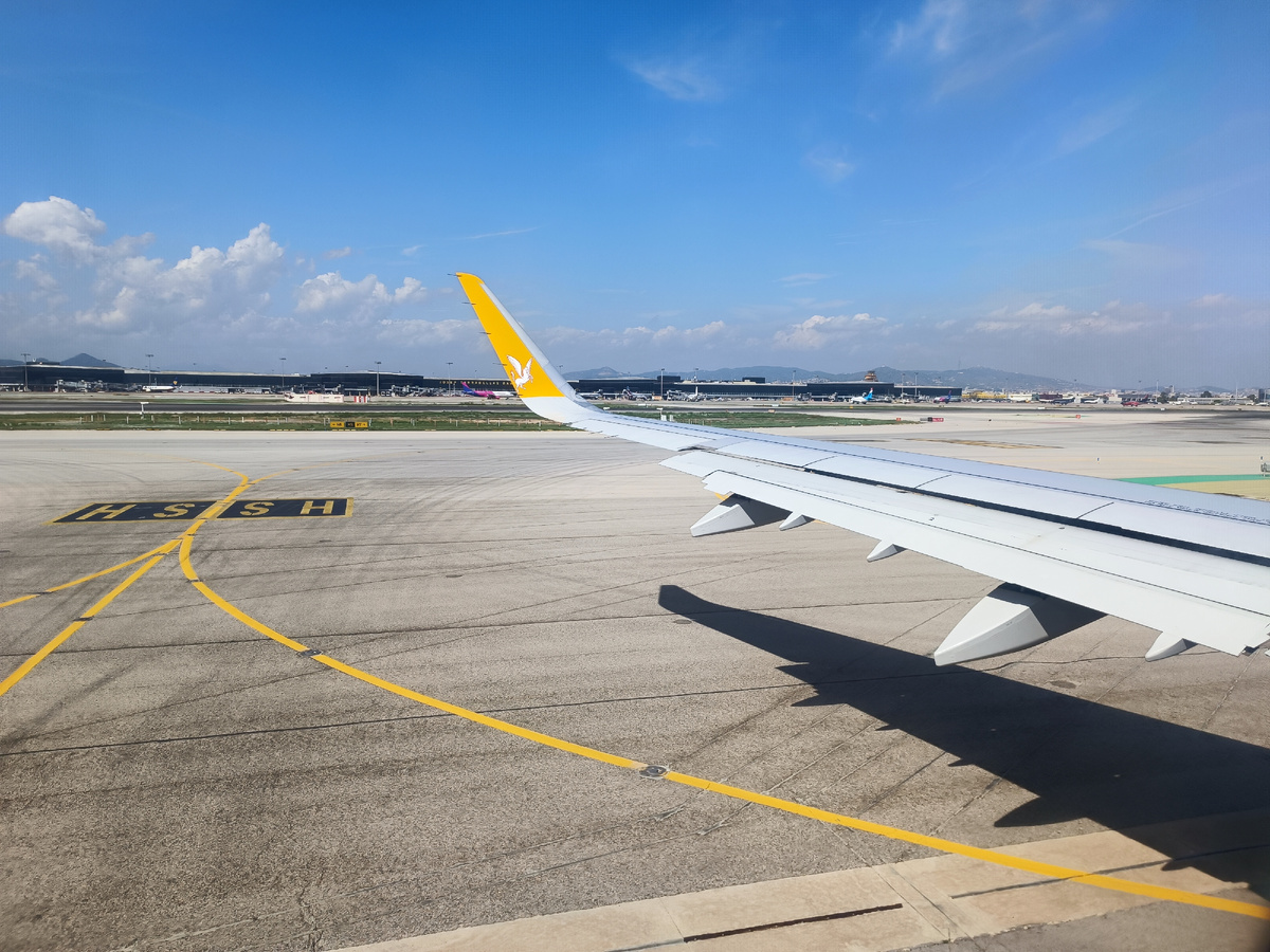 Взлетная полоса аэропорта El Prat в Барселоне, Pegasus