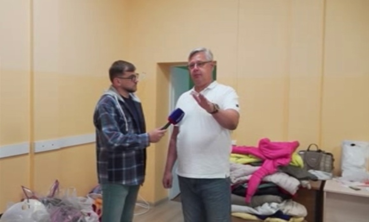    Депутаты Курской областной Думы помогают со сборкой и доставкой гумпомощи