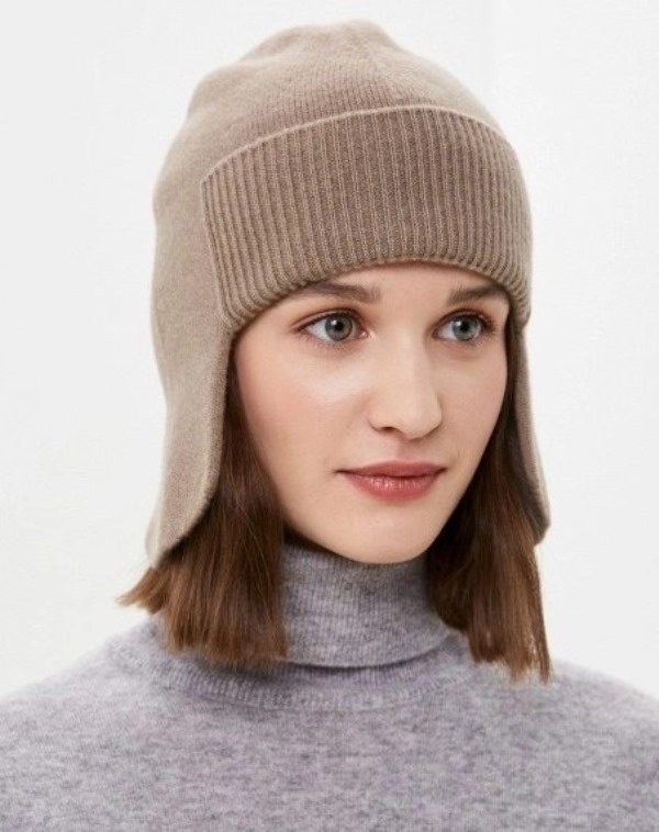 Модная женская шапка 