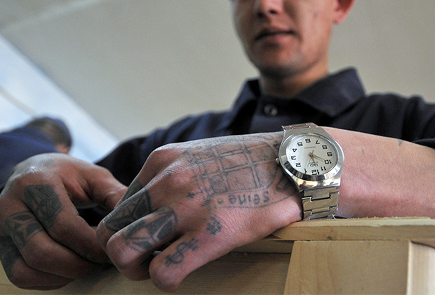    Новотройчанин сядет на скамью подсудимых за татуировки на теле Марина Шарт