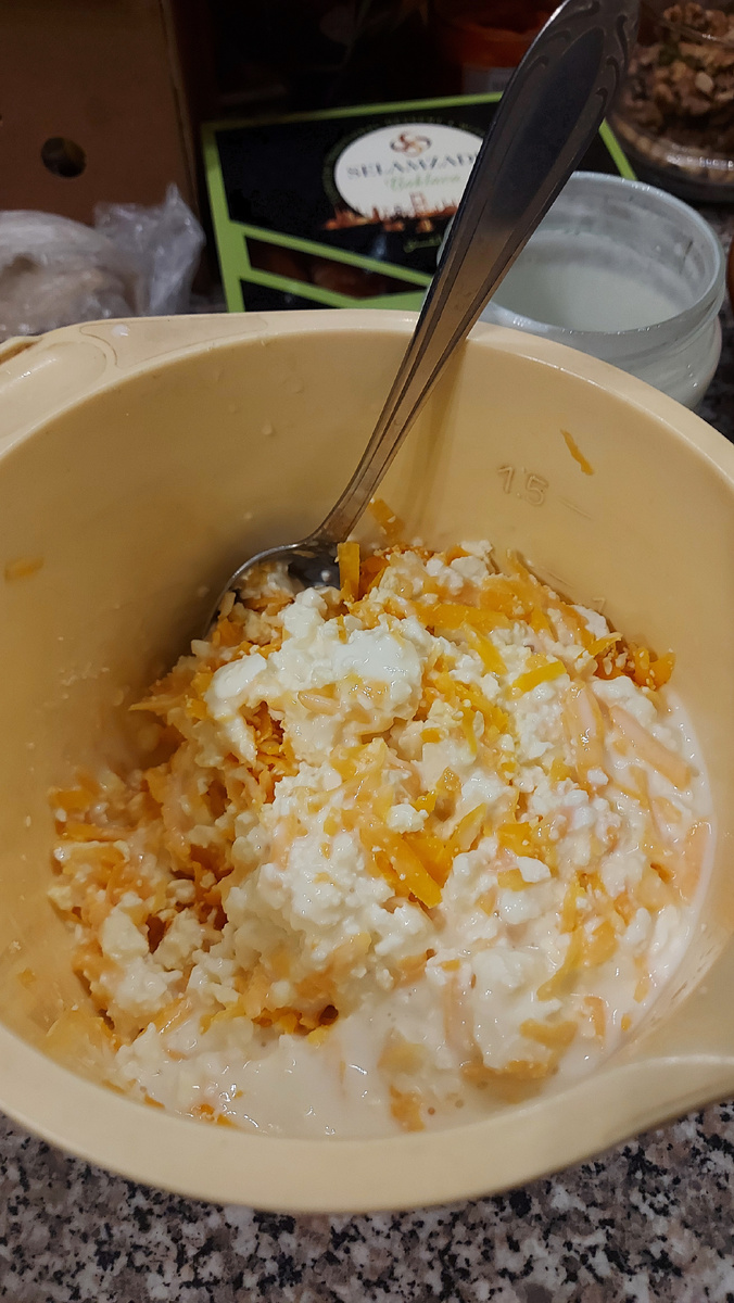 Тут я уже начала добавлять йогурт.