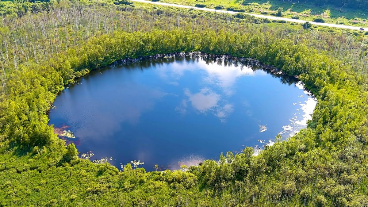 Бездонное озеро вид сверху. Фото из интернета