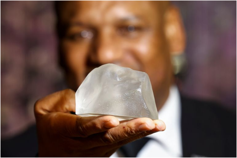 Точная реплика целого алмаза «Куллинан», выставлена в Музее алмазов Кейптауна, Южная Африка, 28 апреля 2023 г. [Файл: Esa Alexander / Reuters] 