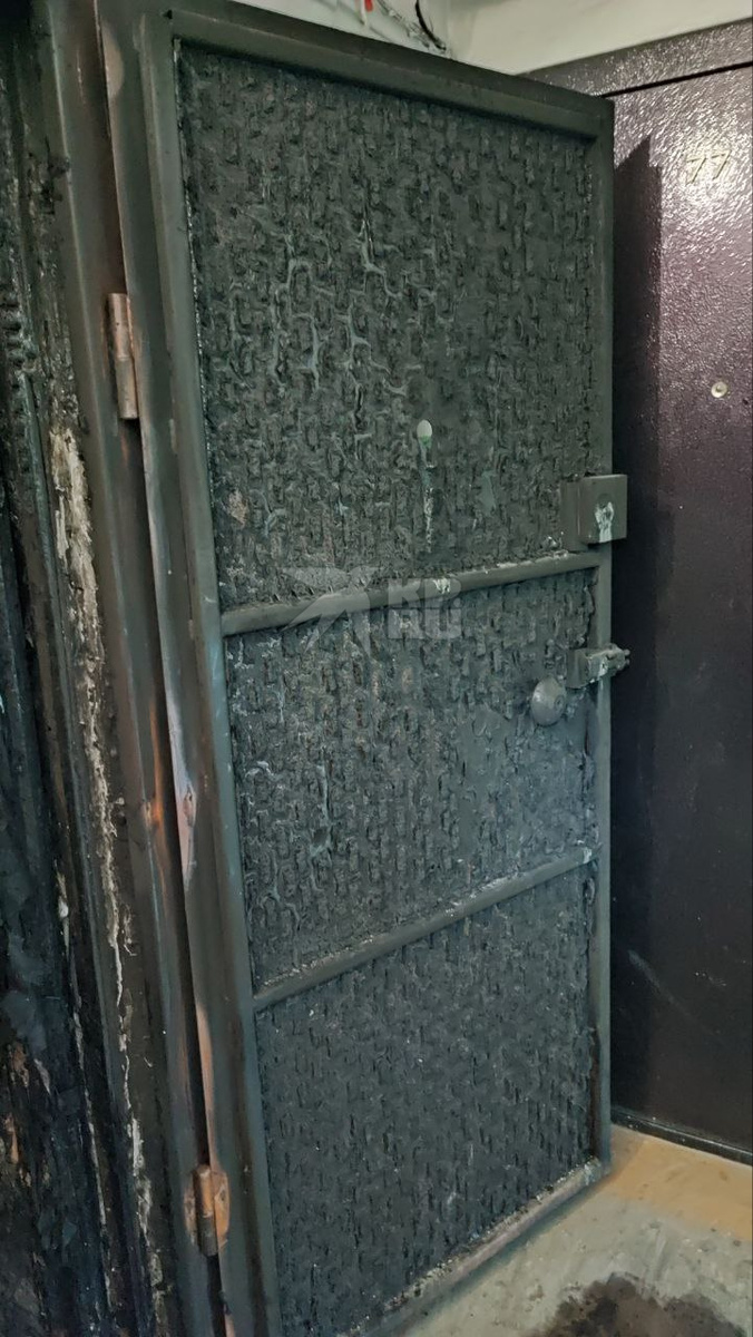 Вероятно, злоумышленники залили горючее в замочную скважину