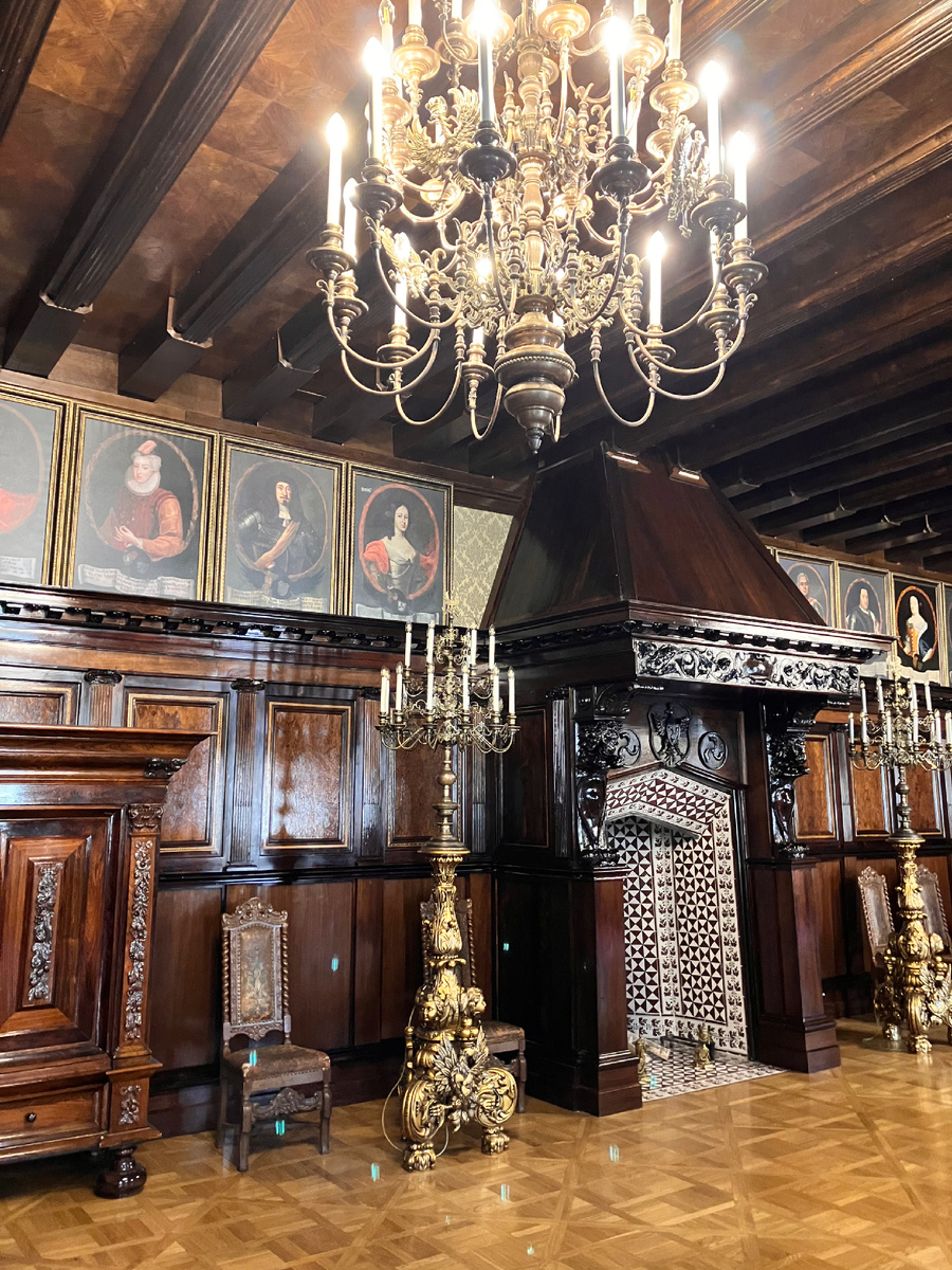 Каминный зал