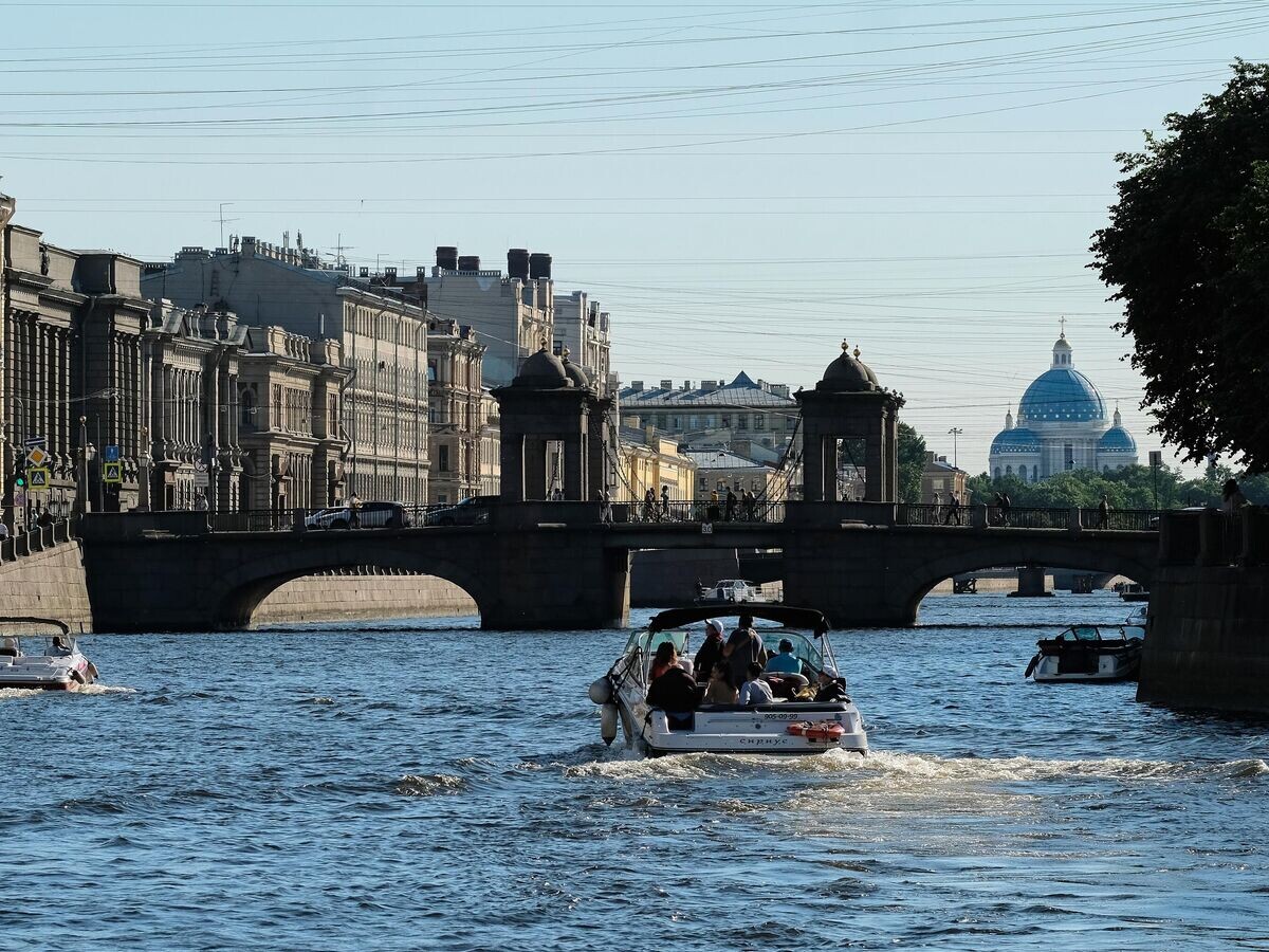    Прогулочные катера на реке Фонтанка и мост Ломоносова© РИА Новости / Алексей Даничев