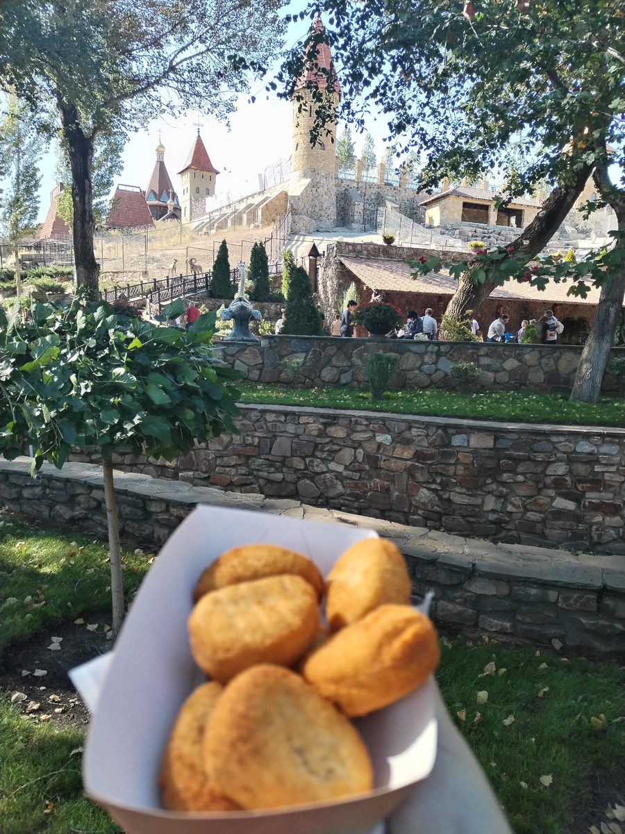 Обед в парке Лога