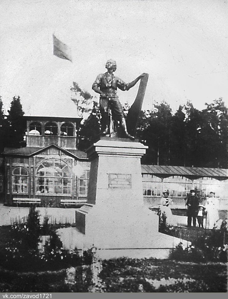 Один из четырех представленных для утверждения фотоснимков будущего памятника Петру I. 1900 г. (РГИА).