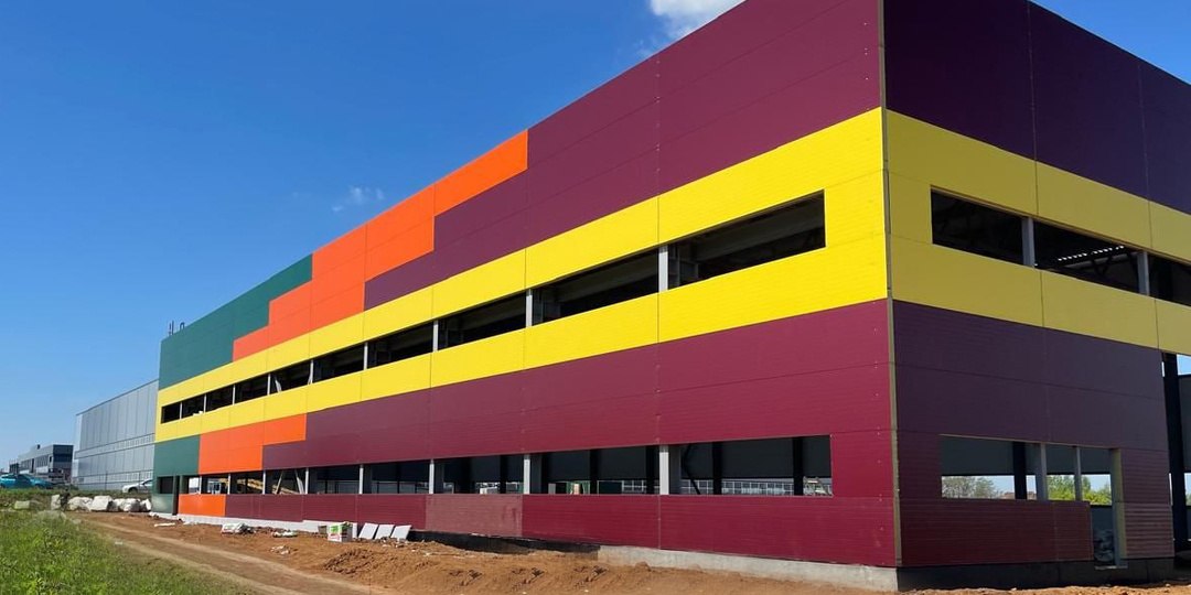 Узнайте все о видах профилирования сэндвич-панелей: секреты выбора для стен и крыши!