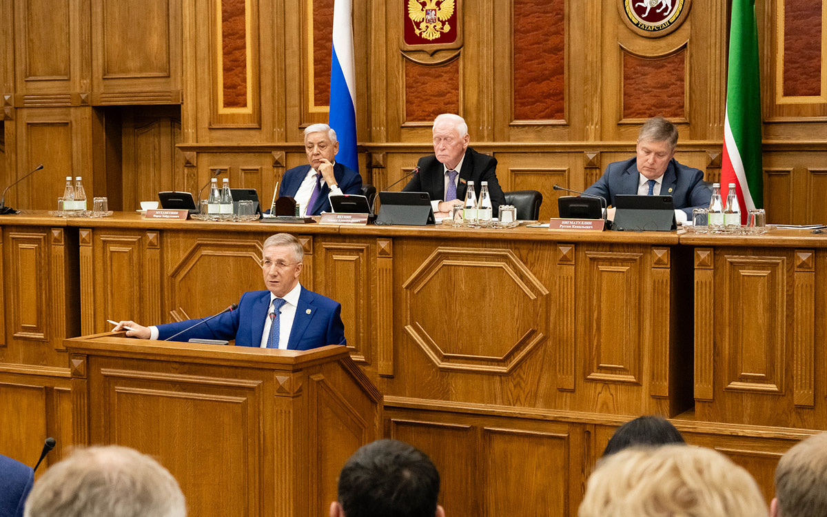 Депутаты нового созыва рассмотрели на слушаниях законопроект о бюджете республики на 2025 год и на плановый период 2026 и 2027 годов. Фото: © Салават Камалетдинов / «Татар-информ»