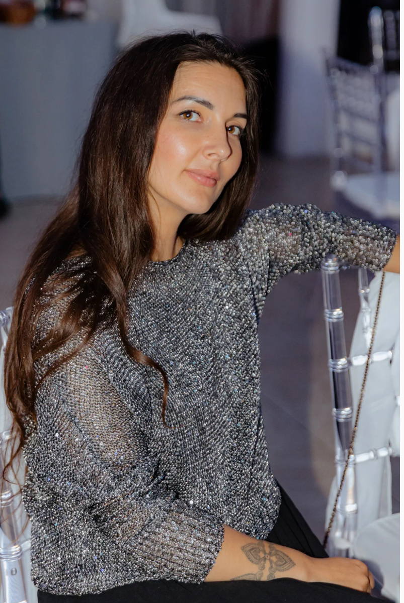 Надо заказать косметики