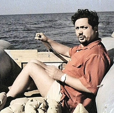 Ален Бомбар в лодке