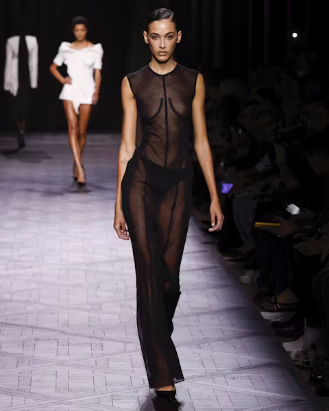 Nina Ricci коллекция готовая одежда Весна-Лето 2025 Париж, 27 сентября 2024 г.