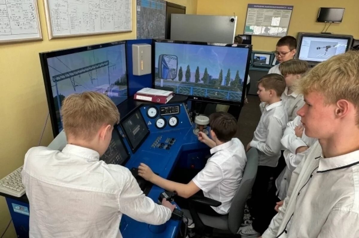    Почти 300 выпускников получили направления для работы на ПривЖД