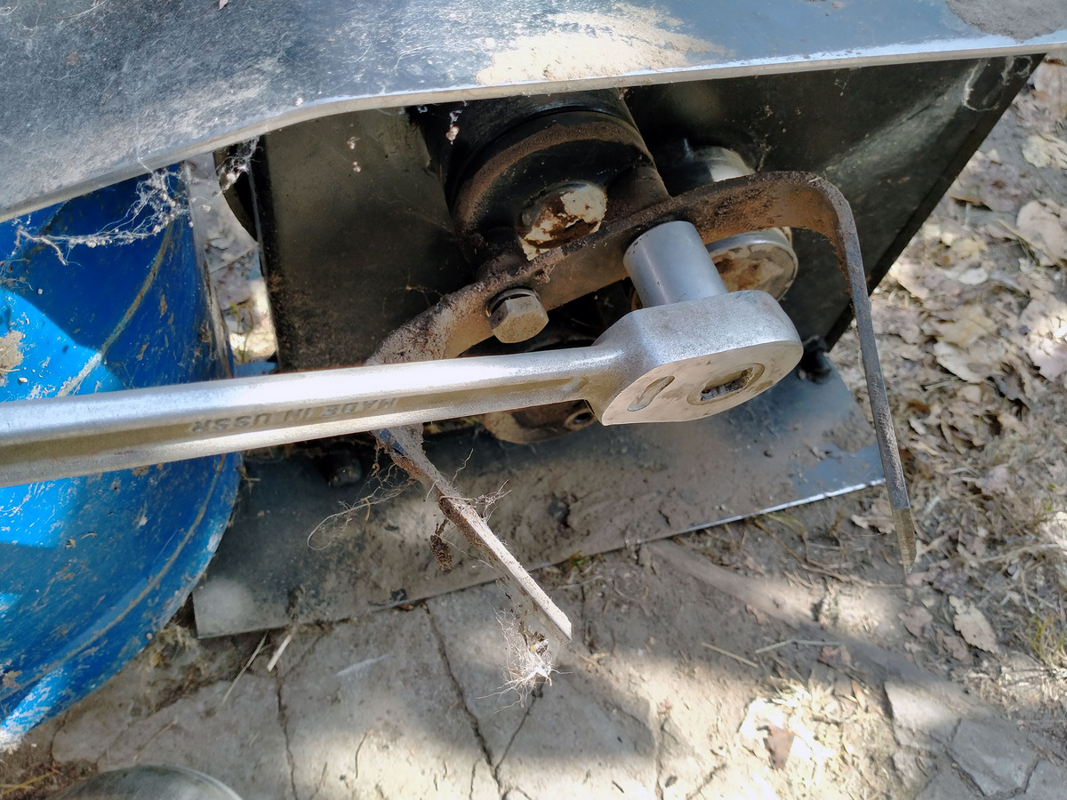 Набор гаечных ключей, доставшийся мне в наследство от деда, работает исправно