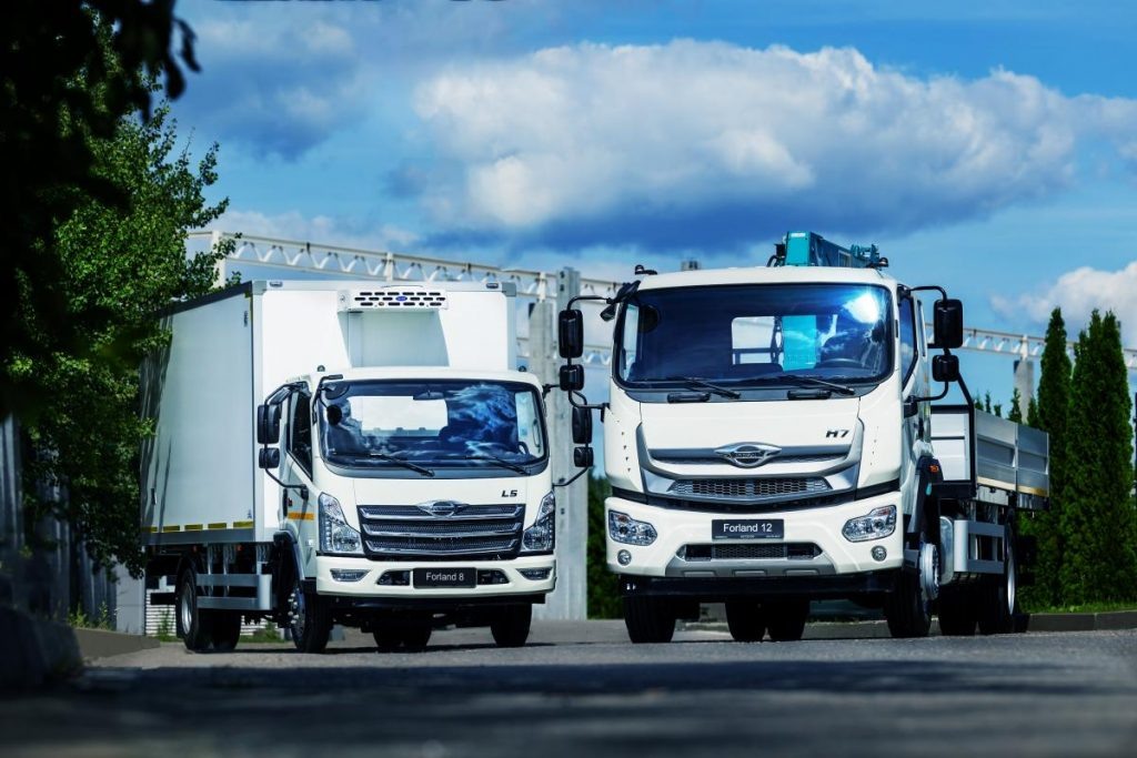Грузовики Forland 8 и Forland 12.
