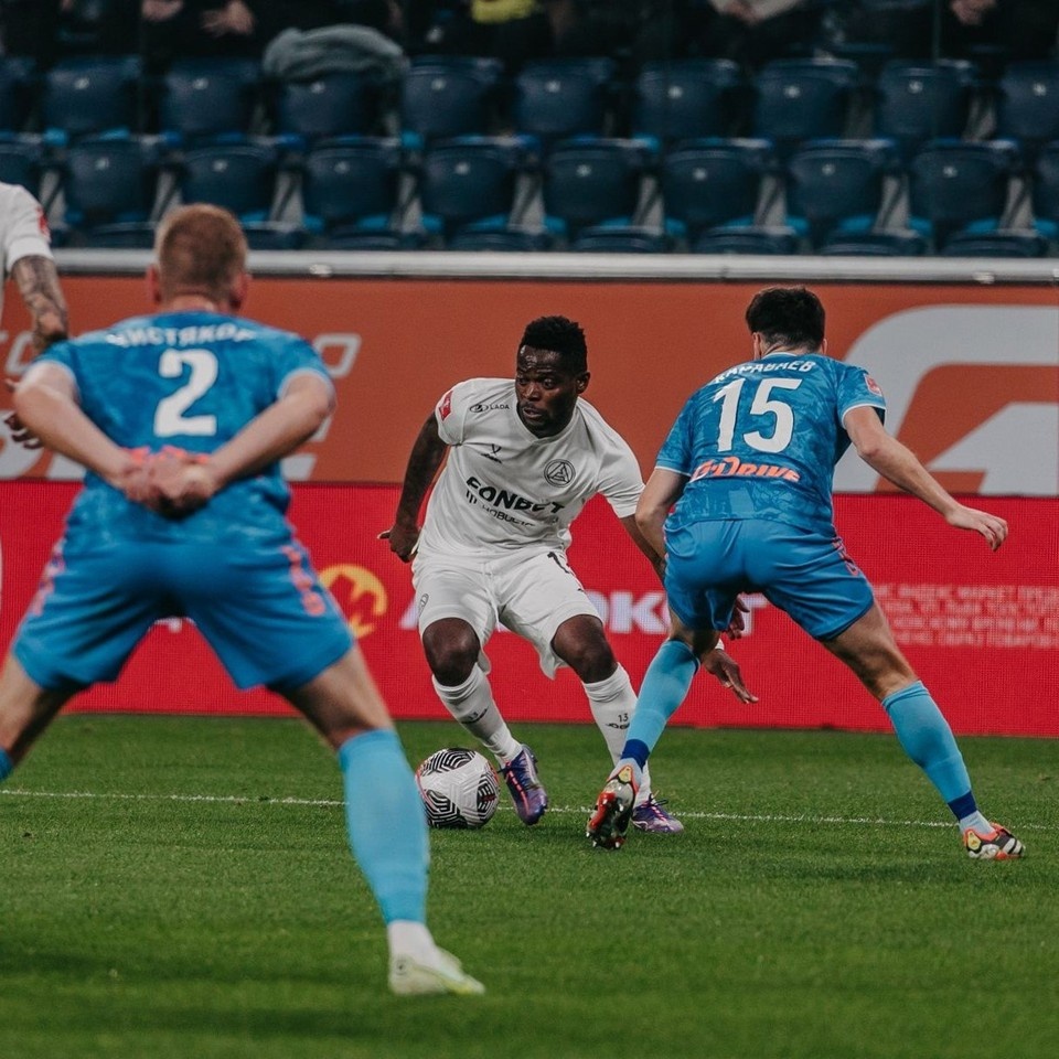    Тольяттинцы играли смело, но против «Зенита» этого было мало. Фото: ФК «Акрон» (Тольятти)