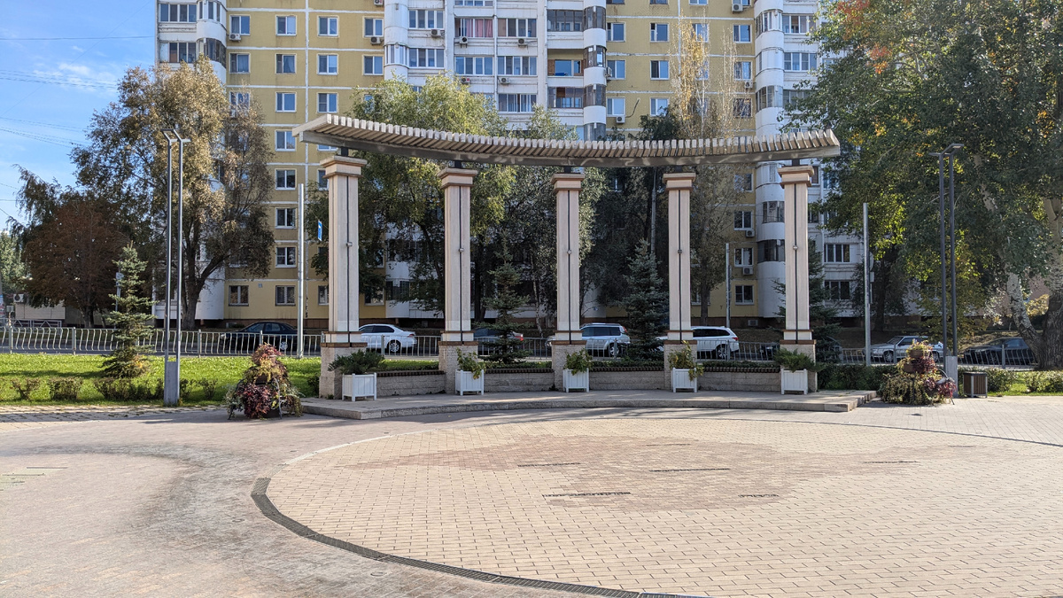 Воронцовская ротонда. Здесь же находится сухой фонтан, но осенью он не работает. Фото автора.