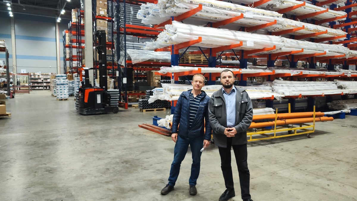 Я на складе труб.