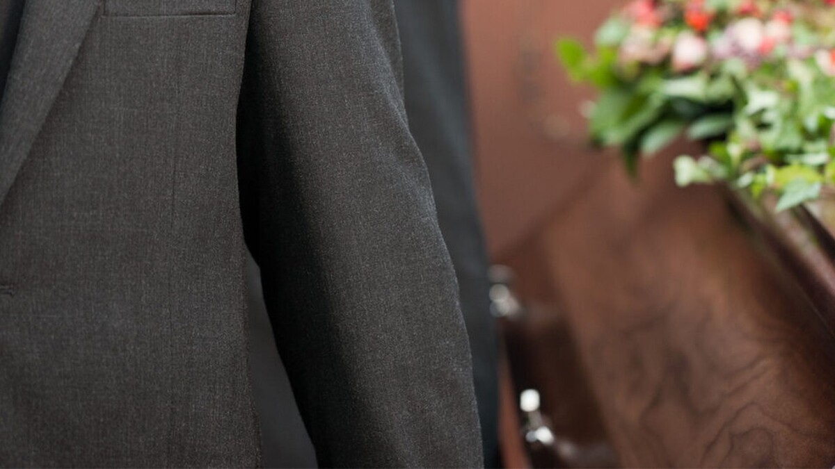 Агент ритуальных услуг