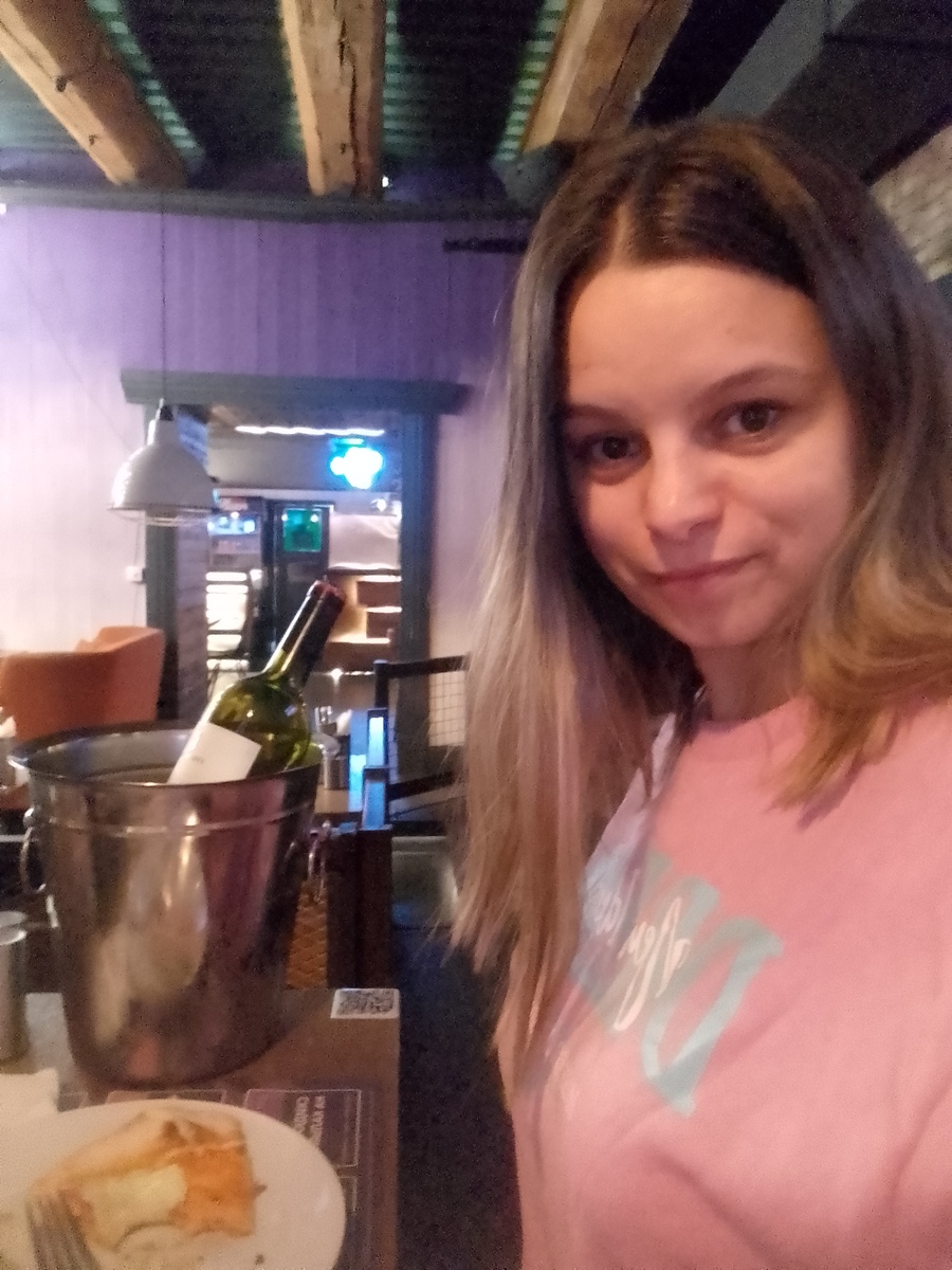 Привет 👋 Давай знакомиться. Я - Катрин, а это мой lifestyle-канал. Делюсь личным из своей жизни без прикрас. Оставайся, если хочешь)