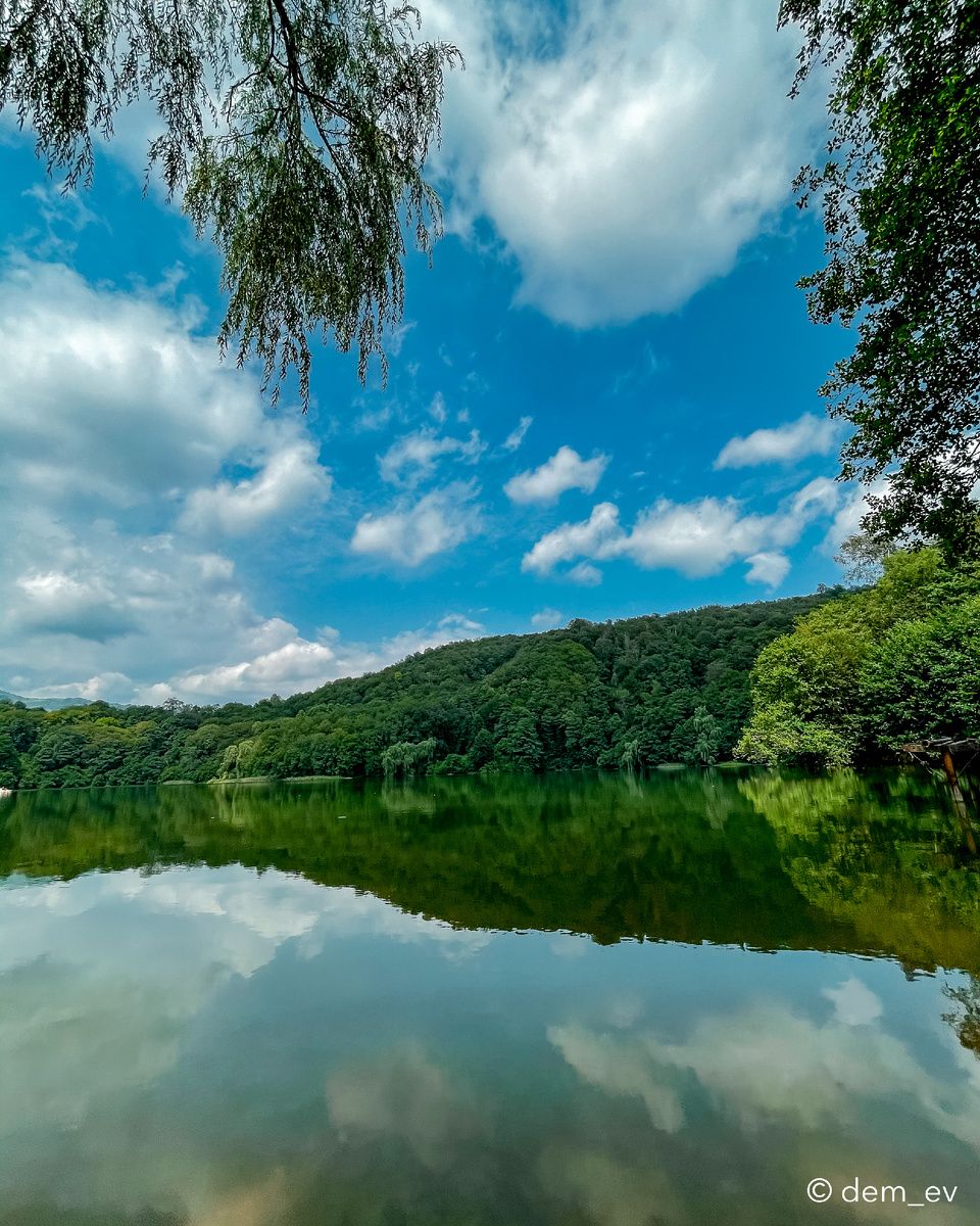 Верхнее Голубое озеро по пути в Верхнюю Балкарию.