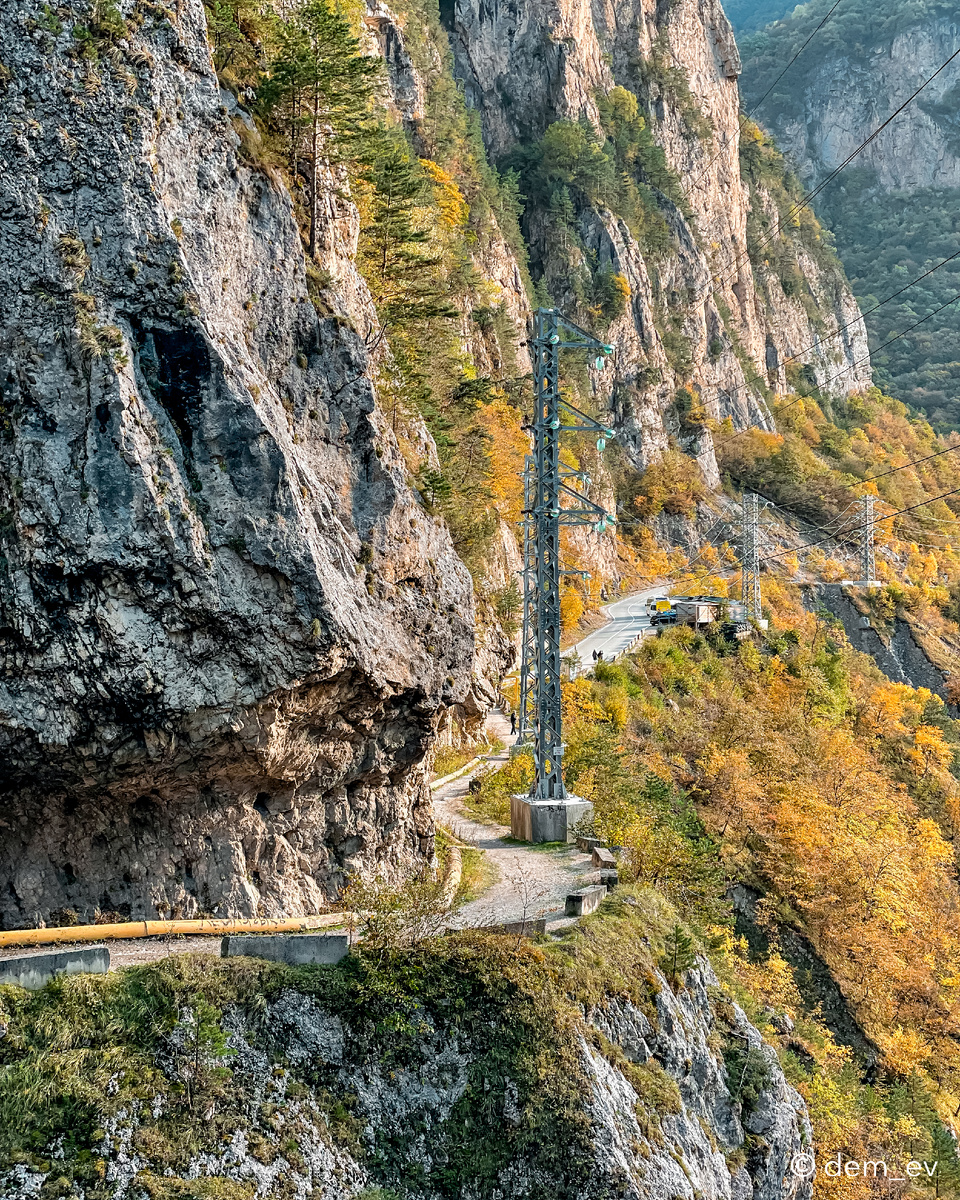Старая дорога в Черекской теснине.