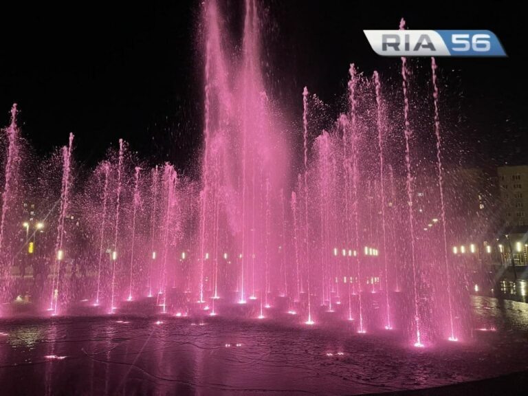    Феерично и мелодично. Оренбуржцы вечером были в восторге от фонтана у «Китайской стены» Белов Михаил Александрович